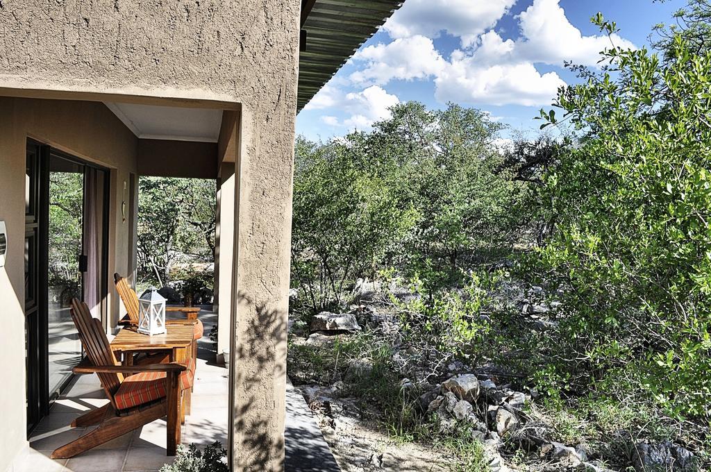 Toshari Lodge Okaukuejo Ruang foto