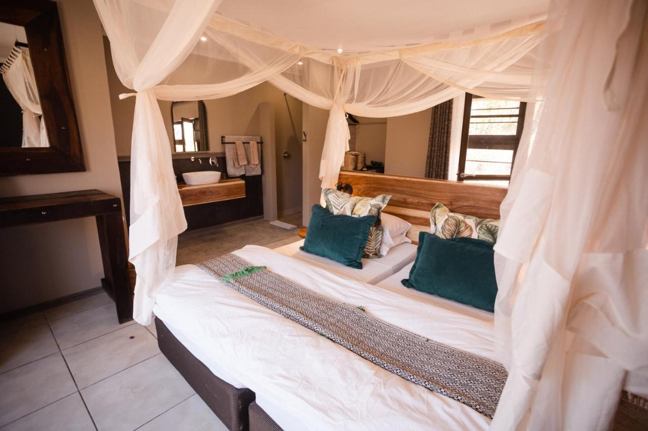 Toshari Lodge Okaukuejo Bagian luar foto