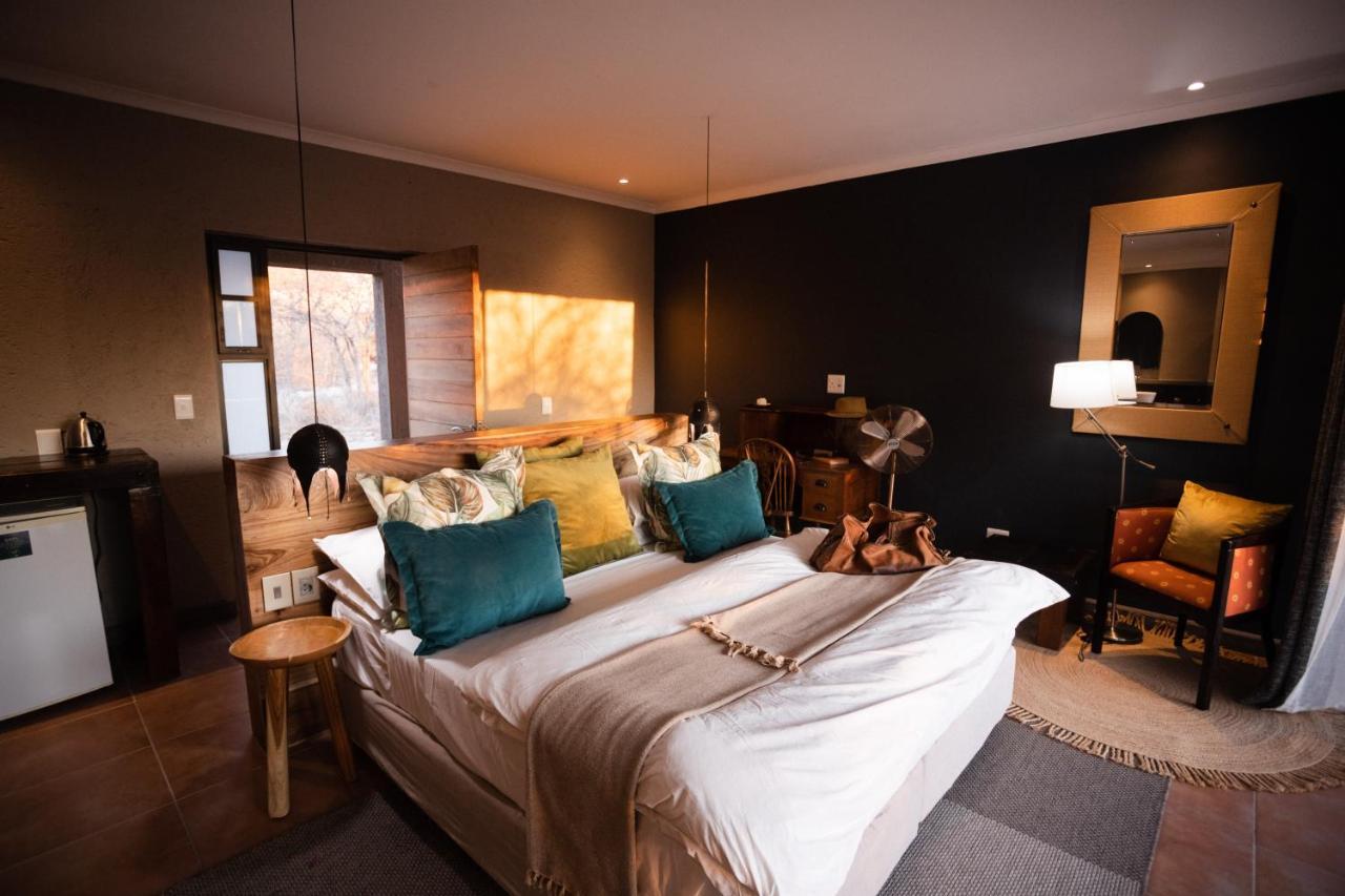 Toshari Lodge Okaukuejo Bagian luar foto